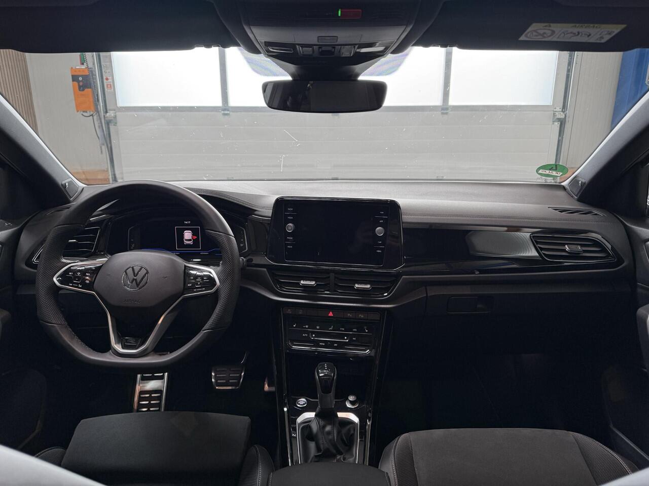 Volkswagen T-Roc 1.5 TSI R-Line Business+ Black Pack - PANORAMADAK - VIRTUAL COCKPIT - AUTOMAAT - IQ LIGHT - TREKHAAK