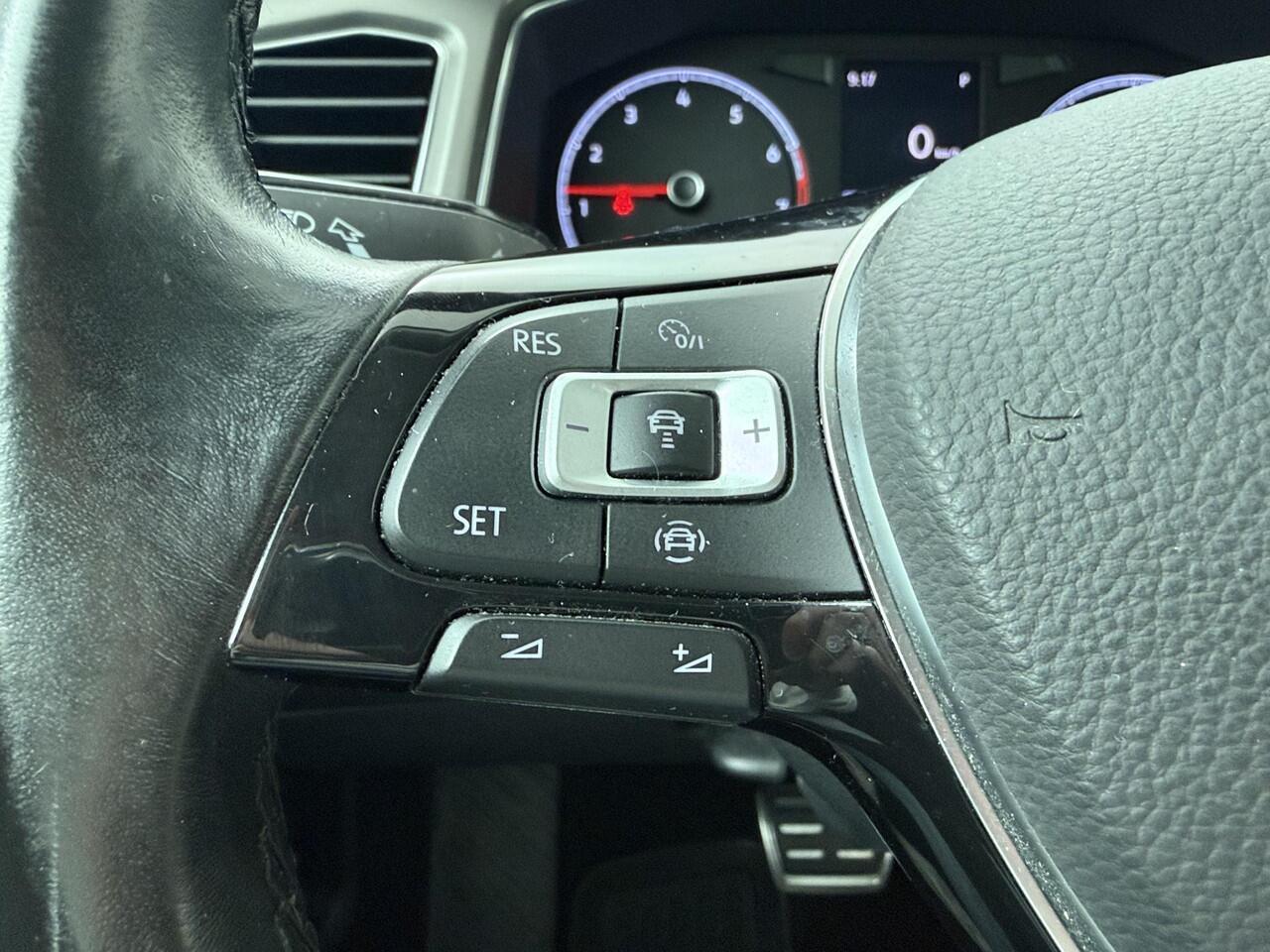 Volkswagen T-Roc 1.5 TSI Style | 150 PK | Automaat | Trekhaak | Adaptive cruise control |