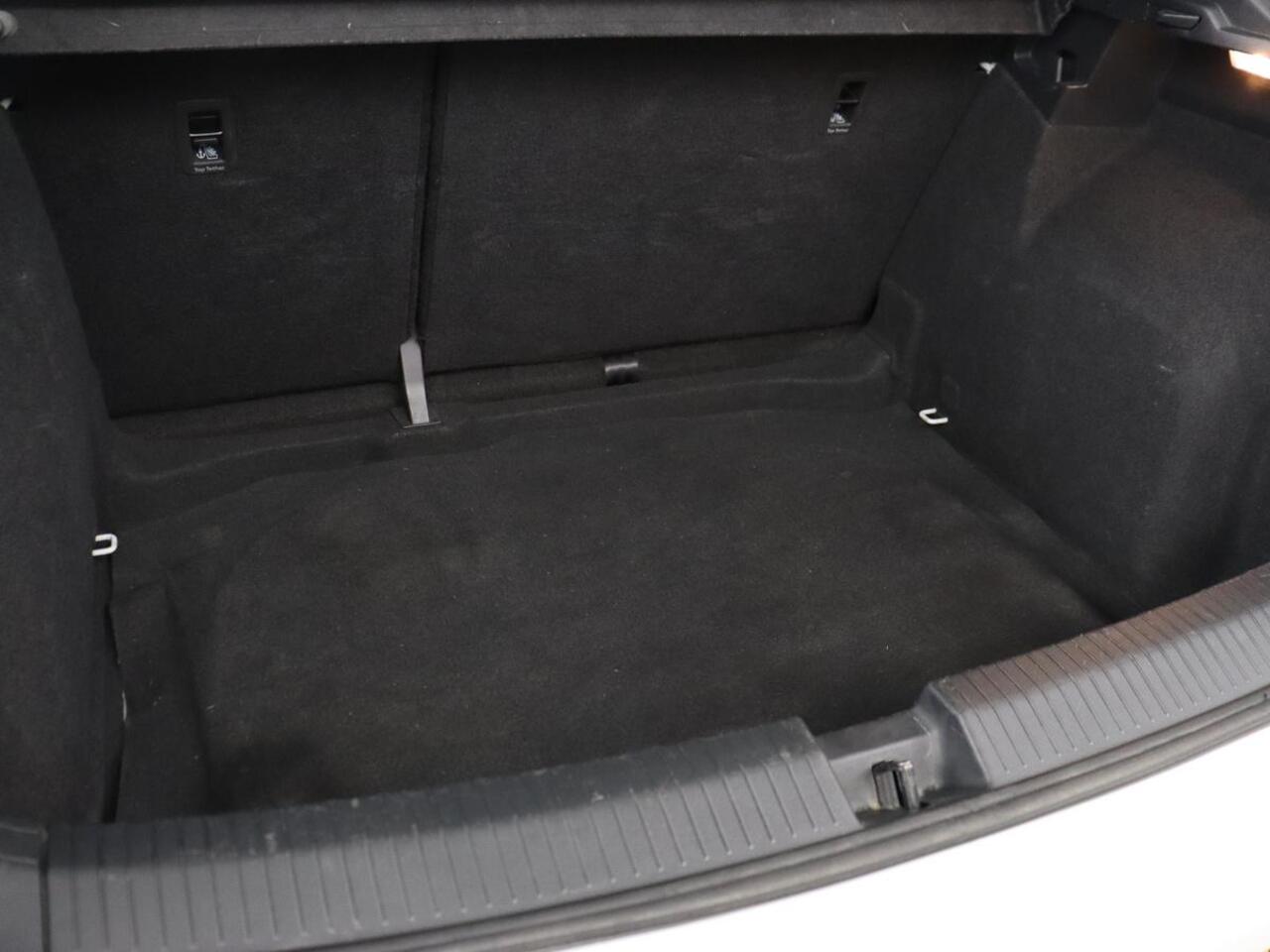 Volkswagen T-Roc 1.0 TSI | Adaptive cruise | Carplay | Airco | DAB | Bluetooth