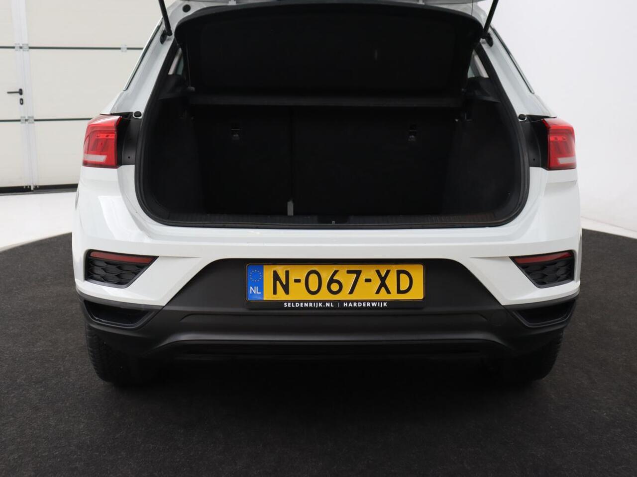 Volkswagen T-Roc 1.0 TSI | Adaptive cruise | Carplay | Airco | DAB | Bluetooth