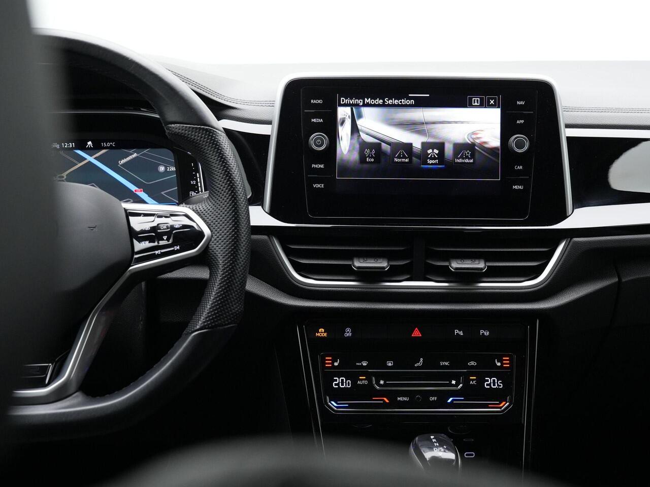 Volkswagen T-Roc 1.5 TSI 150 pk DSG R-Line | Achteruitrijcamera | Stoelverwarming | Navigatie | Adaptive Cruise