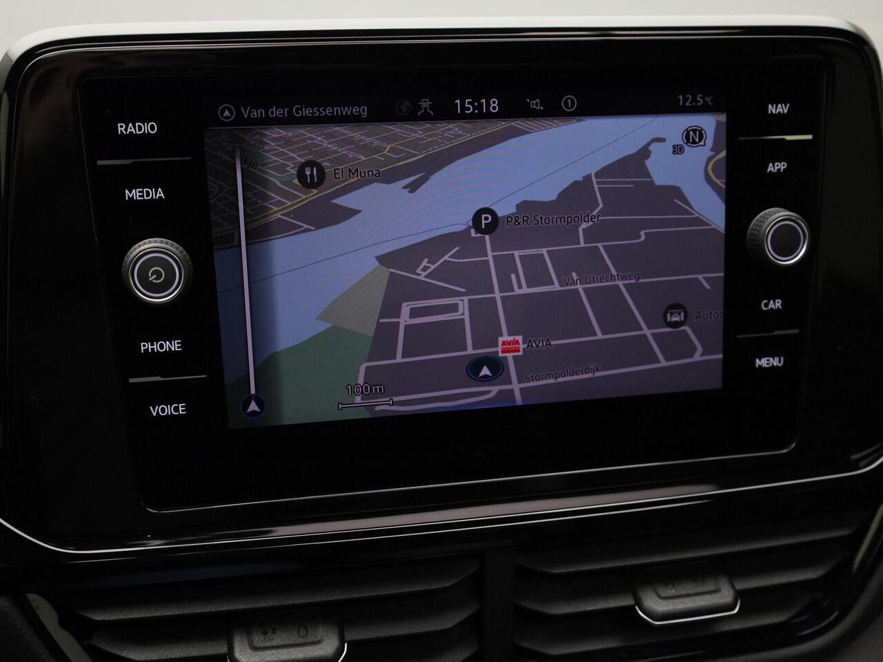 Volkswagen T-Roc 1.0TSI/110PK Style · Panoramadak · Stoelverwarming · Apple/Android Car Play · Garantie t/m 03-11-2027 of 100000km.