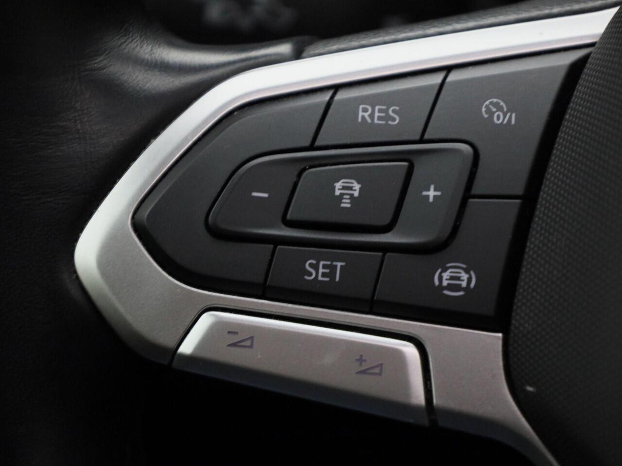 Volkswagen T-Roc 1.0TSI/110PK Style · Panoramadak · Stoelverwarming · Apple/Android Car Play · Garantie t/m 03-11-2027 of 100000km.