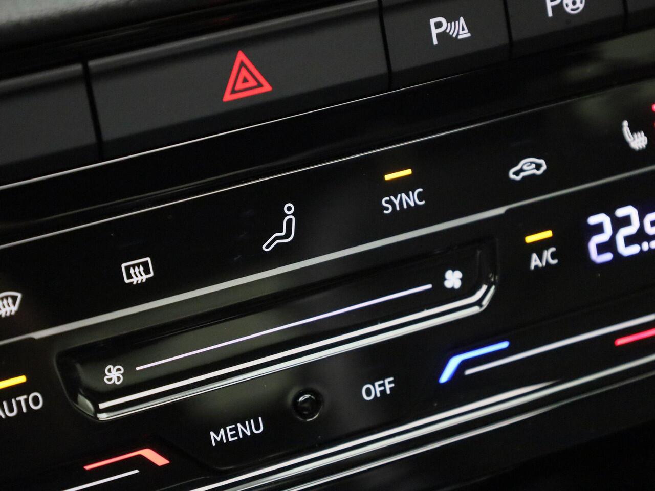 Volkswagen T-Roc 1.0TSI/110PK Style · Panoramadak · Stoelverwarming · Apple/Android Car Play · Garantie t/m 03-11-2027 of 100000km.