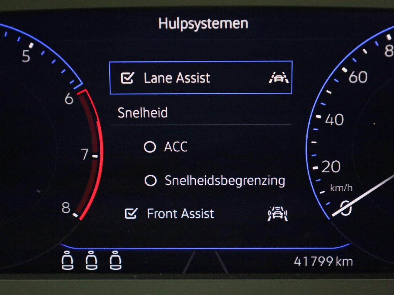 Volkswagen T-Roc 1.0TSI/110PK Style · Panoramadak · Stoelverwarming · Apple/Android Car Play · Garantie t/m 03-11-2027 of 100000km.