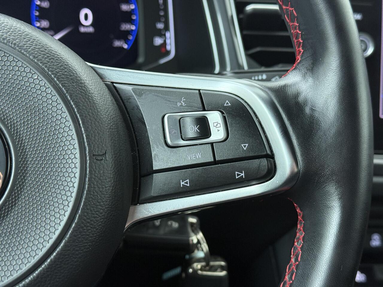 Volkswagen T-Roc 1.5 TSI Sport Business R | 150 PK | Automaat | Adaptive cruise control | Achteruitrijcamera | R-Line |