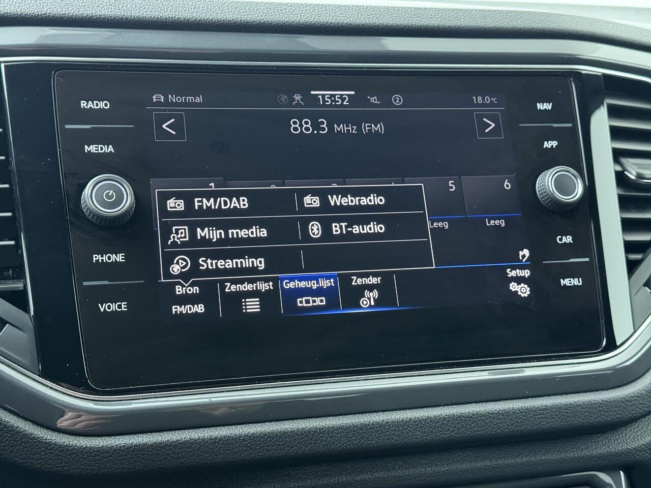 Volkswagen T-Roc 1.5 TSI Sport Business R | 150 PK | Automaat | Adaptive cruise control | Achteruitrijcamera | R-Line |