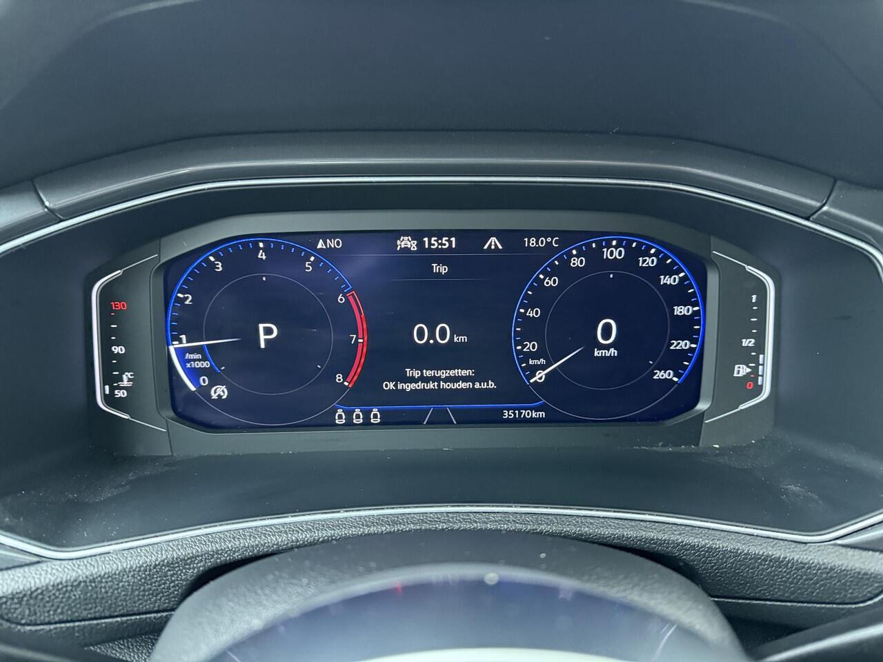 Volkswagen T-Roc 1.5 TSI Sport Business R | 150 PK | Automaat | Adaptive cruise control | Achteruitrijcamera | R-Line |