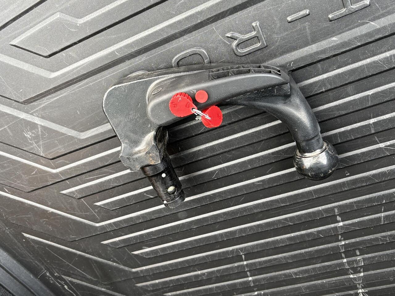 Volkswagen T-Roc 1.5 TSI Sport Business R-Line | VOL! | Panoramadak | Beats Audio | Stoelverwarming | Adaptive Cruise |