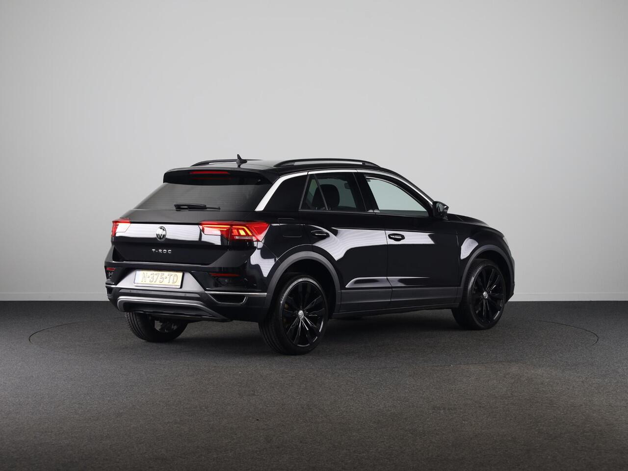 Volkswagen T-Roc 1.0 TSI Style | Parkeersensoren (Park assist) | Adaptieve cruise control | Carplay & Android auto |