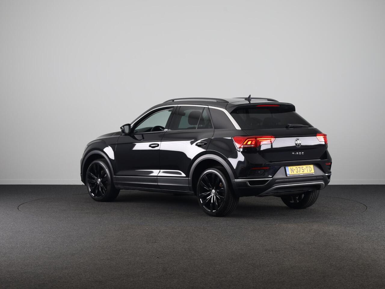 Volkswagen T-Roc 1.0 TSI Style | Parkeersensoren (Park assist) | Adaptieve cruise control | Carplay & Android auto |