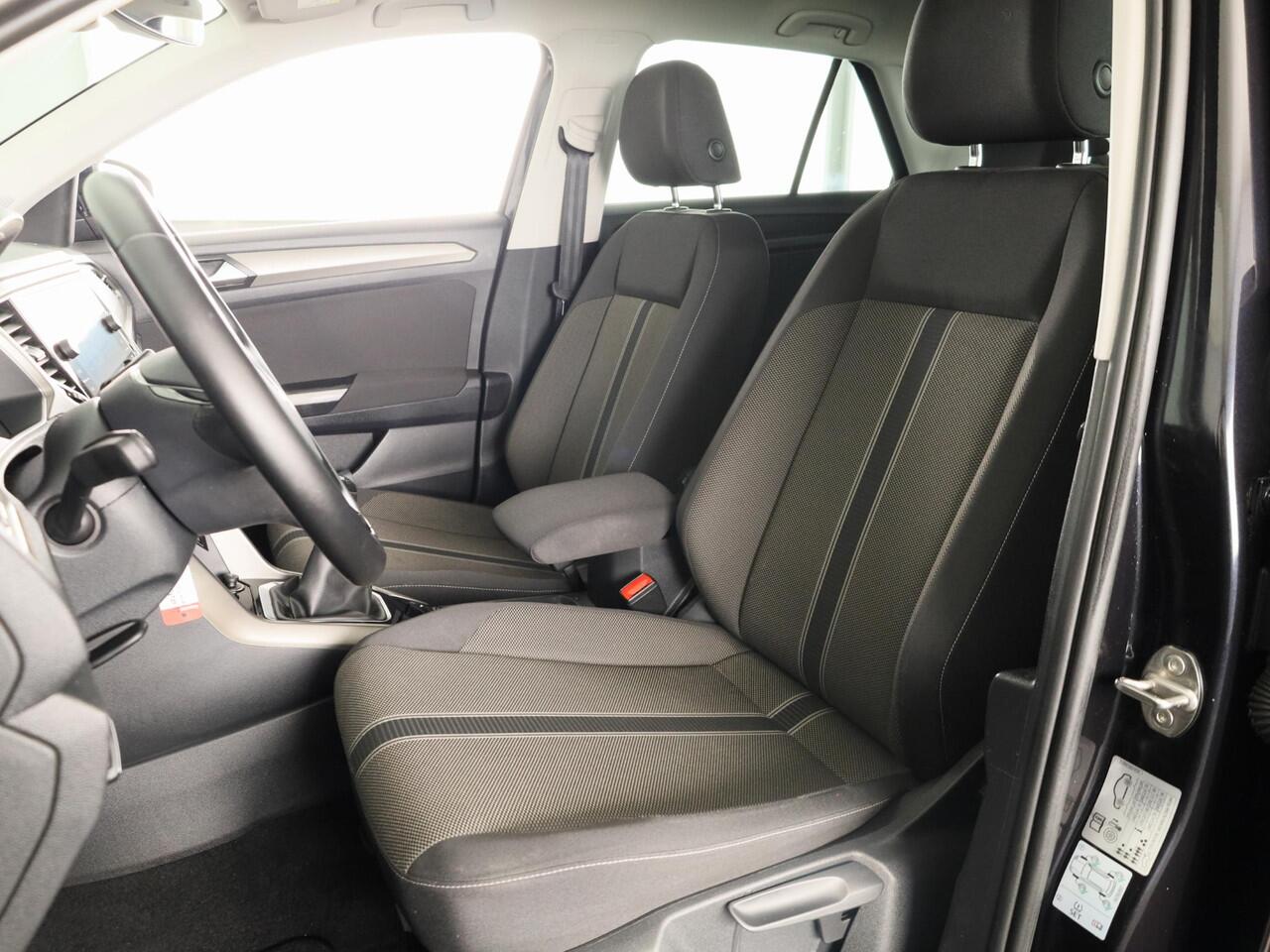 Volkswagen T-Roc 1.0 TSI Style | Parkeersensoren (Park assist) | Adaptieve cruise control | Carplay & Android auto |