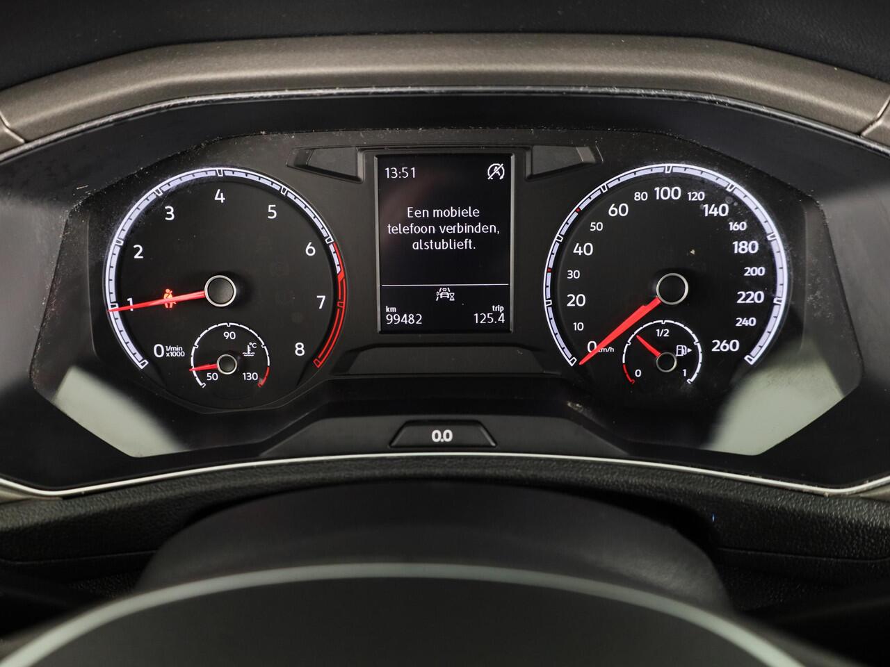 Volkswagen T-Roc 1.0 TSI Style | Parkeersensoren (Park assist) | Adaptieve cruise control | Carplay & Android auto |