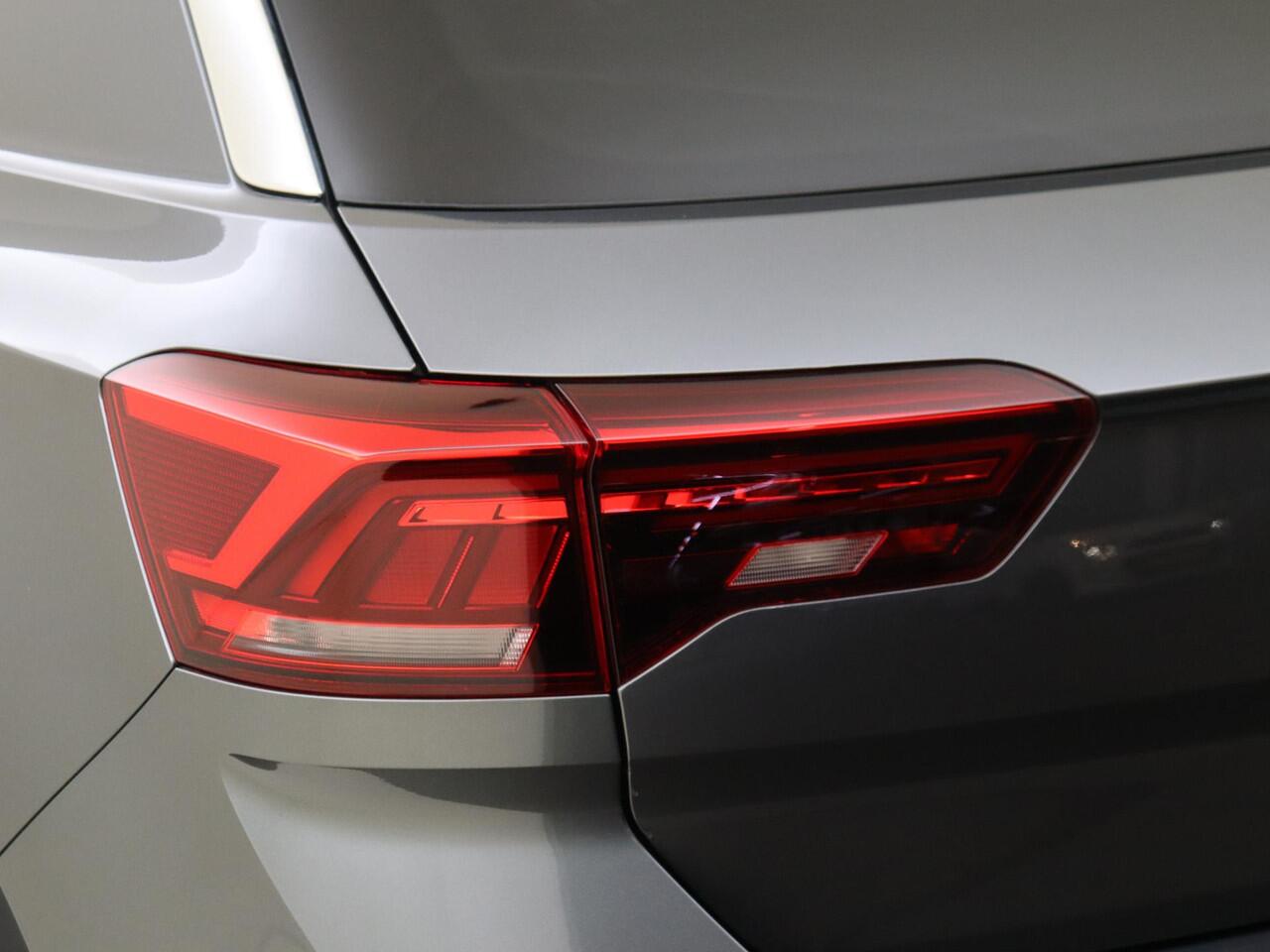 Volkswagen T-Roc 1.0 TSI Life Business | Achteruitrijcamera | Adaptieve cruise control | Dodehoek detectie | CarPlay | Navigatie | Digital cockpit pro |