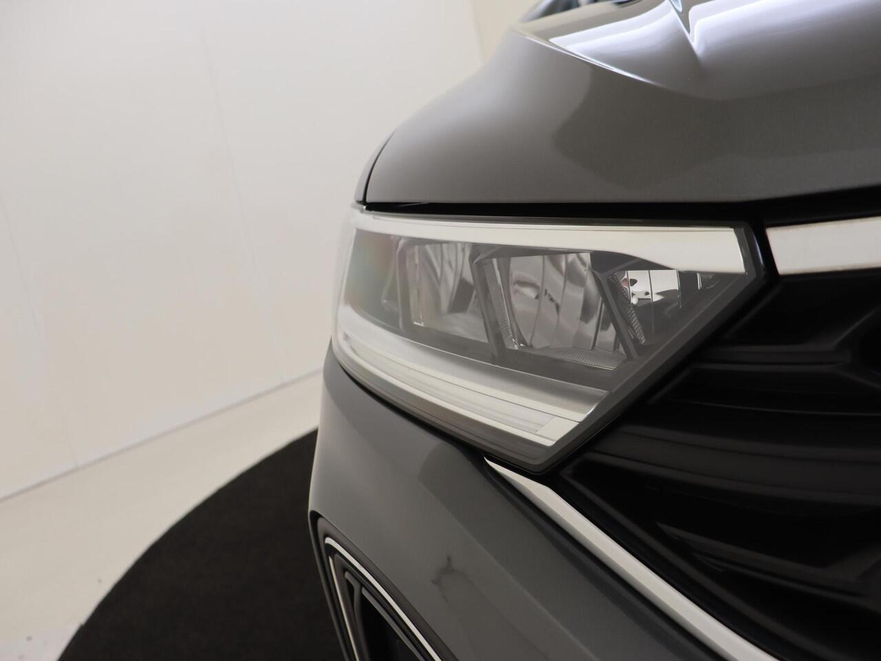 Volkswagen T-Roc 1.0 TSI Life Business | Achteruitrijcamera | Adaptieve cruise control | Dodehoek detectie | CarPlay | Navigatie | Digital cockpit pro |