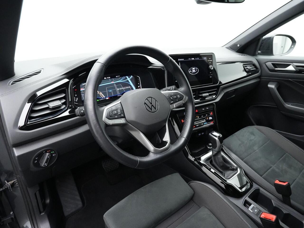 Volkswagen T-Roc 1.5 TSI 150 pk DSG Style | Beats | IQ Light | Achteruitrijcamera | Stoelverwarming | Massage | Alcantara