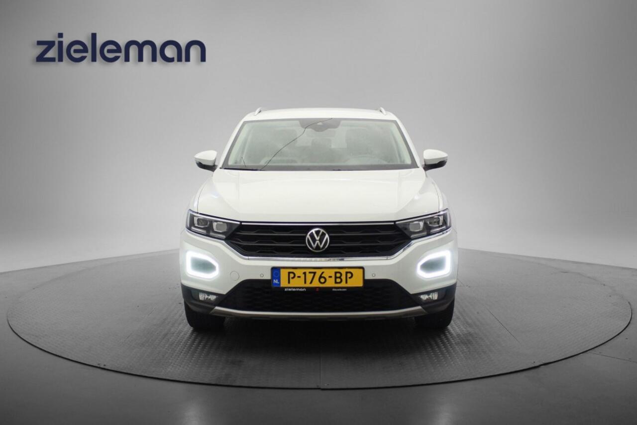 Volkswagen T-Roc 1.5 TSI Sport - Digitaal Cockpit, Carplay, Cruise, Clima, PDC, Trekhaak, Beats