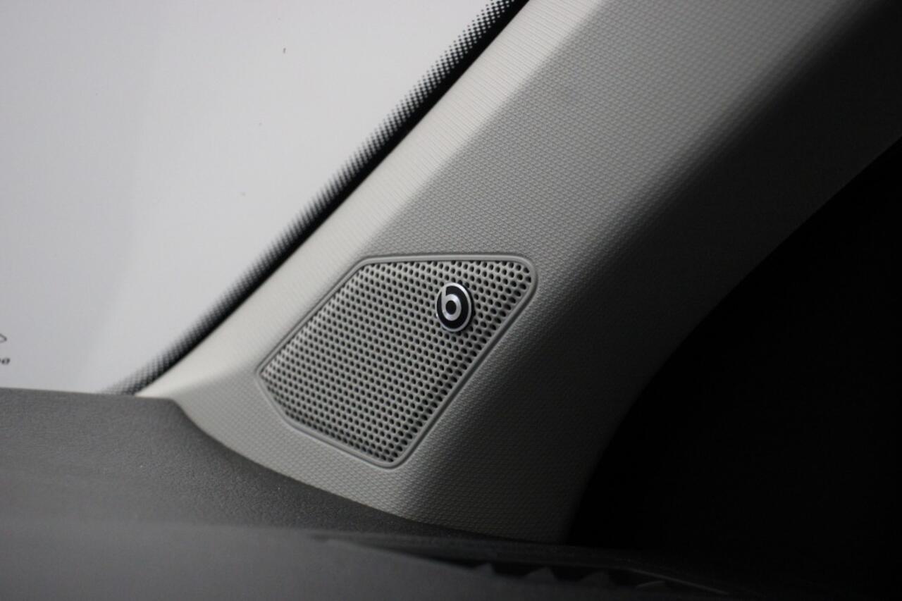 Volkswagen T-Roc 1.5 TSI Sport - Digitaal Cockpit, Carplay, Cruise, Clima, PDC, Trekhaak, Beats