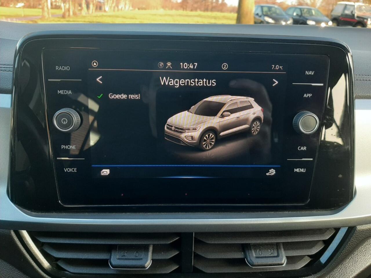 Volkswagen T-Roc 1.5 TSi 150pk Airco - Adap. Cruise-control - Dig. dashboard- Bluetooth - Stuur- en Stoelverwarming - Android - Apple Carplay