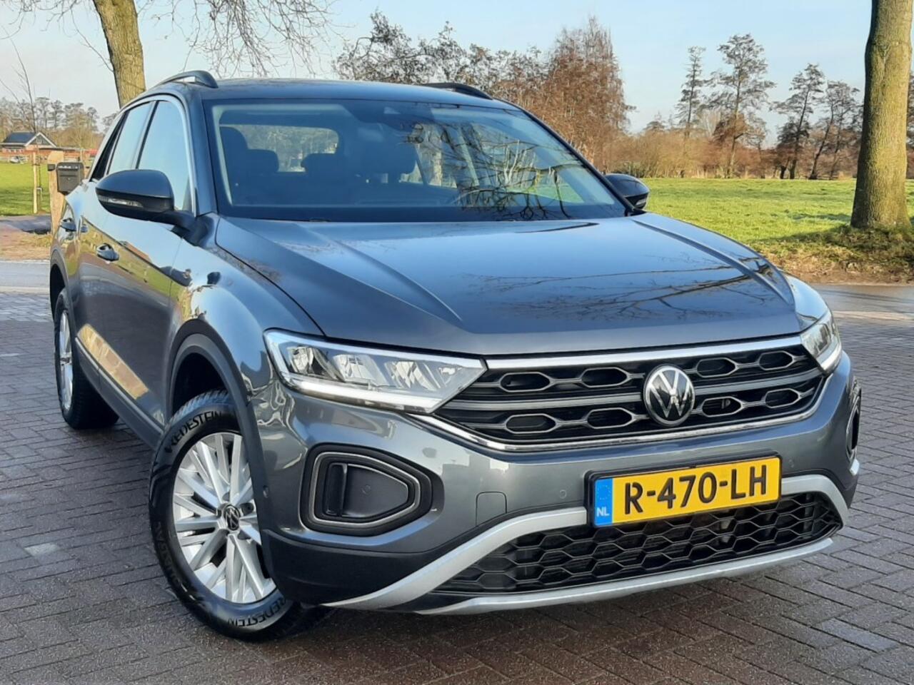 Volkswagen T-Roc 1.5 TSi 150pk Airco - Adap. Cruise-control - Dig. dashboard- Bluetooth - Stuur- en Stoelverwarming - Android - Apple Carplay