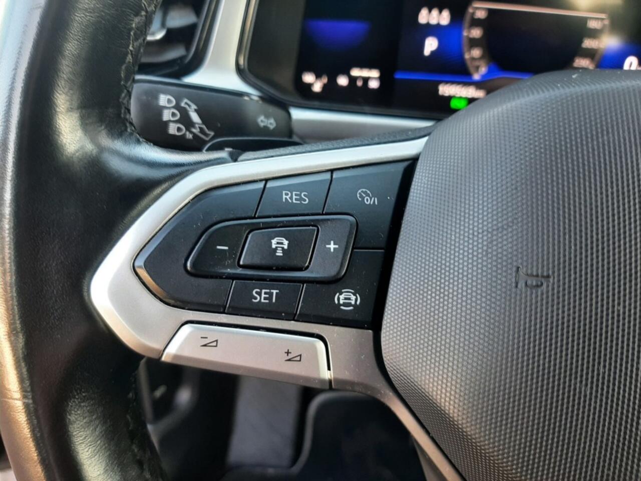 Volkswagen T-Roc 1.5 TSi 150pk Airco - Adap. Cruise-control - Dig. dashboard- Bluetooth - Stuur- en Stoelverwarming - Android - Apple Carplay