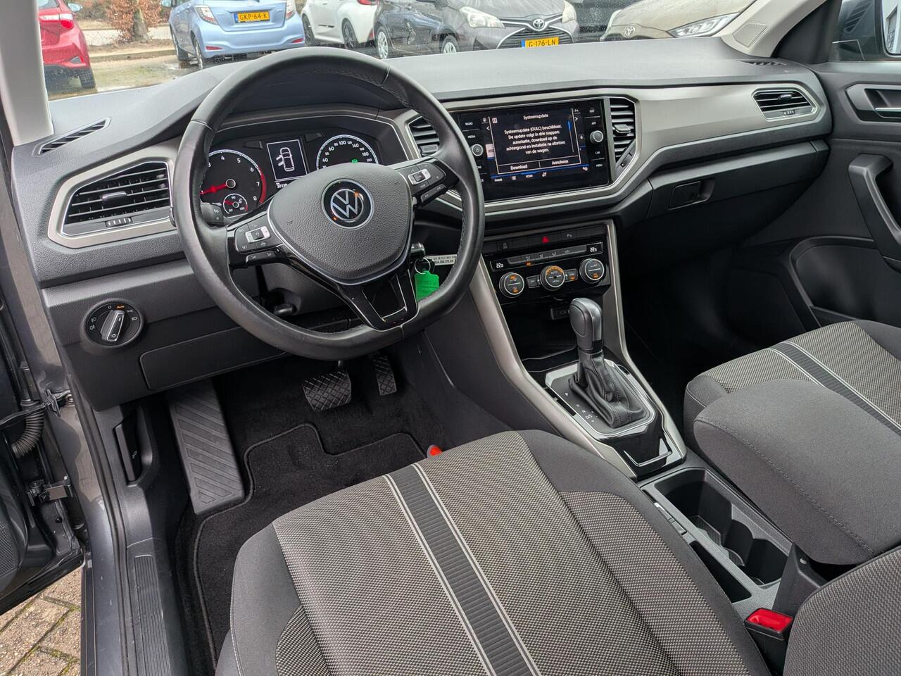 Volkswagen T-Roc 1.5 TSI 150 PK Style | NL-Auto | Automaat | Navigatie | Adaptieve Cruise Control | Parkeersensoren | 1e Eigenaar