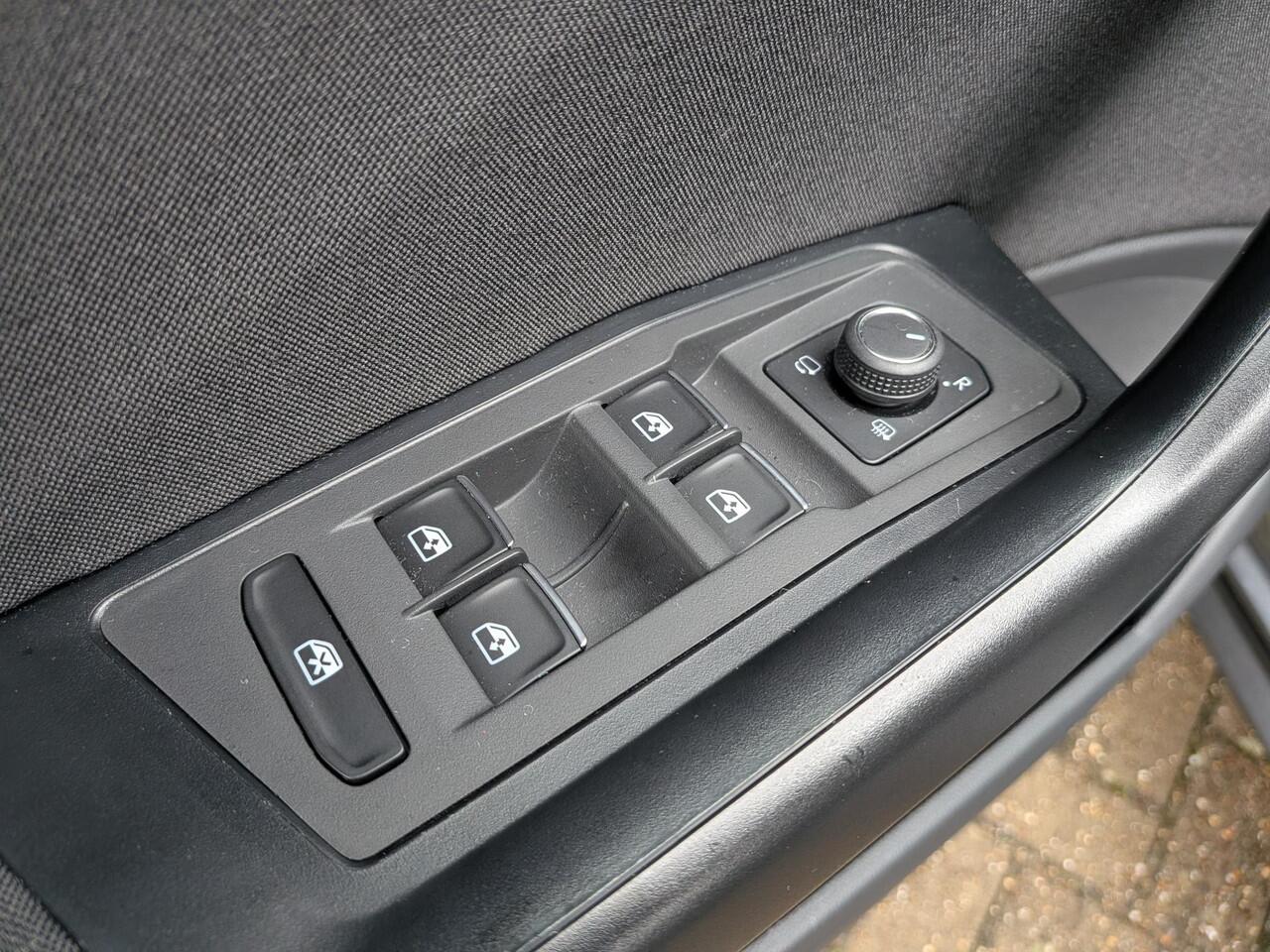 Volkswagen T-Roc 1.5 TSI 150 PK Style | NL-Auto | Automaat | Navigatie | Adaptieve Cruise Control | Parkeersensoren | 1e Eigenaar