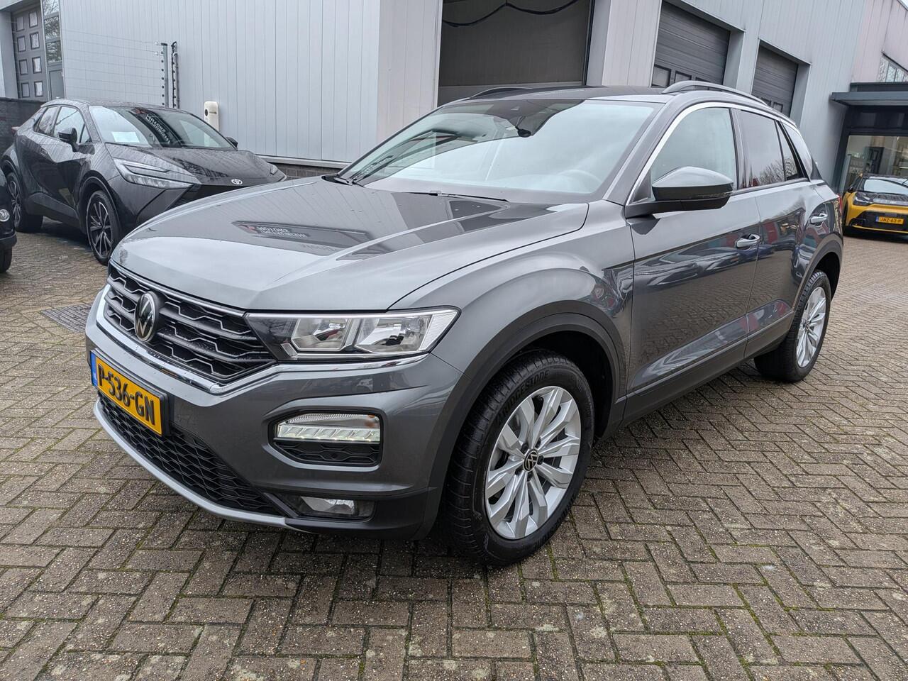 Volkswagen T-Roc 1.5 TSI 150 PK Style | NL-Auto | Automaat | Navigatie | Adaptieve Cruise Control | Parkeersensoren | 1e Eigenaar