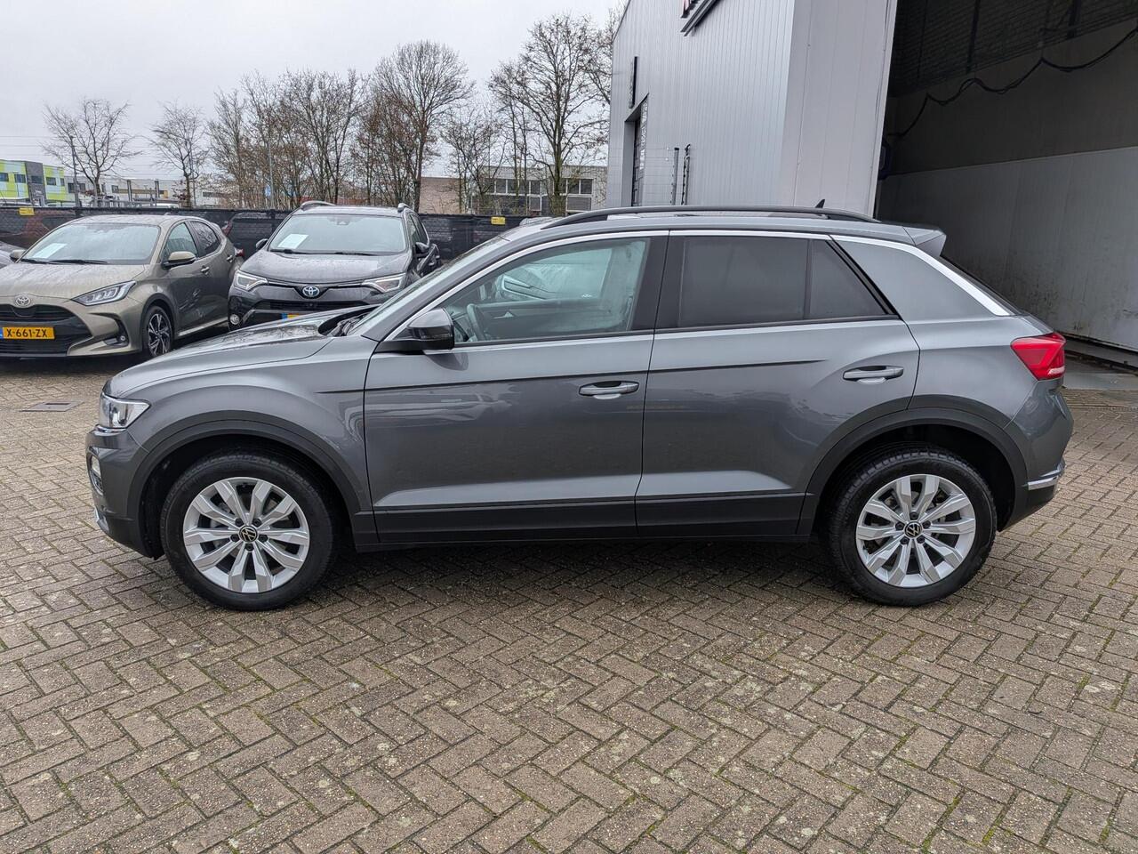 Volkswagen T-Roc 1.5 TSI 150 PK Style | NL-Auto | Automaat | Navigatie | Adaptieve Cruise Control | Parkeersensoren | 1e Eigenaar