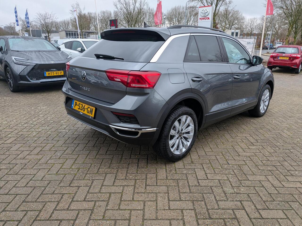 Volkswagen T-Roc 1.5 TSI 150 PK Style | NL-Auto | Automaat | Navigatie | Adaptieve Cruise Control | Parkeersensoren | 1e Eigenaar