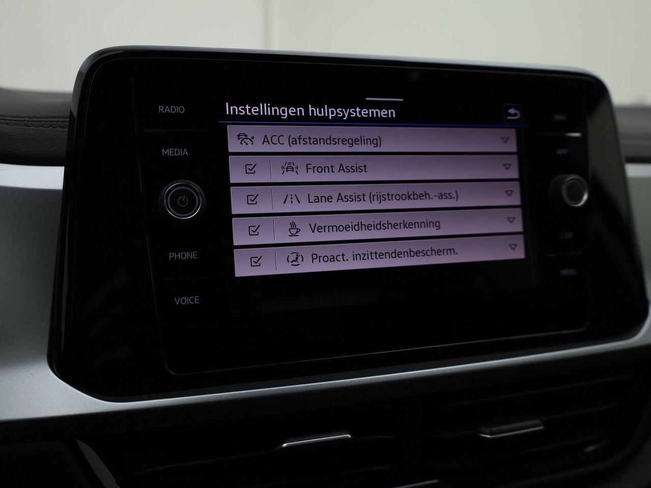 Volkswagen T-Roc 1.0TSI/110PK Life · Apple Carplay/Android Auto · Camera + Parkeersensoren · Lane assist · Garantie t/m 24-09-2026 of 100000km