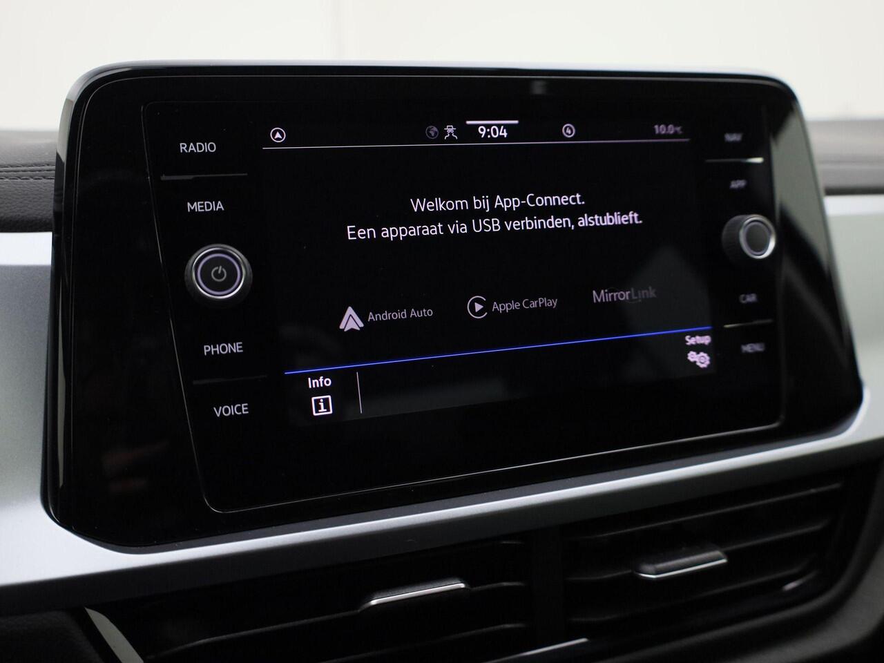 Volkswagen T-Roc 1.0TSI/110PK Life · Apple Carplay/Android Auto · Camera + Parkeersensoren · Lane assist · Garantie t/m 24-09-2026 of 100000km