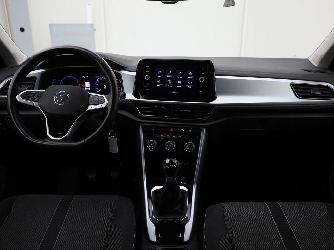 Volkswagen T-Roc 1.0TSI/110PK Life · Apple Carplay/Android Auto · Camera + Parkeersensoren · Lane assist · Garantie t/m 24-09-2026 of 100000km