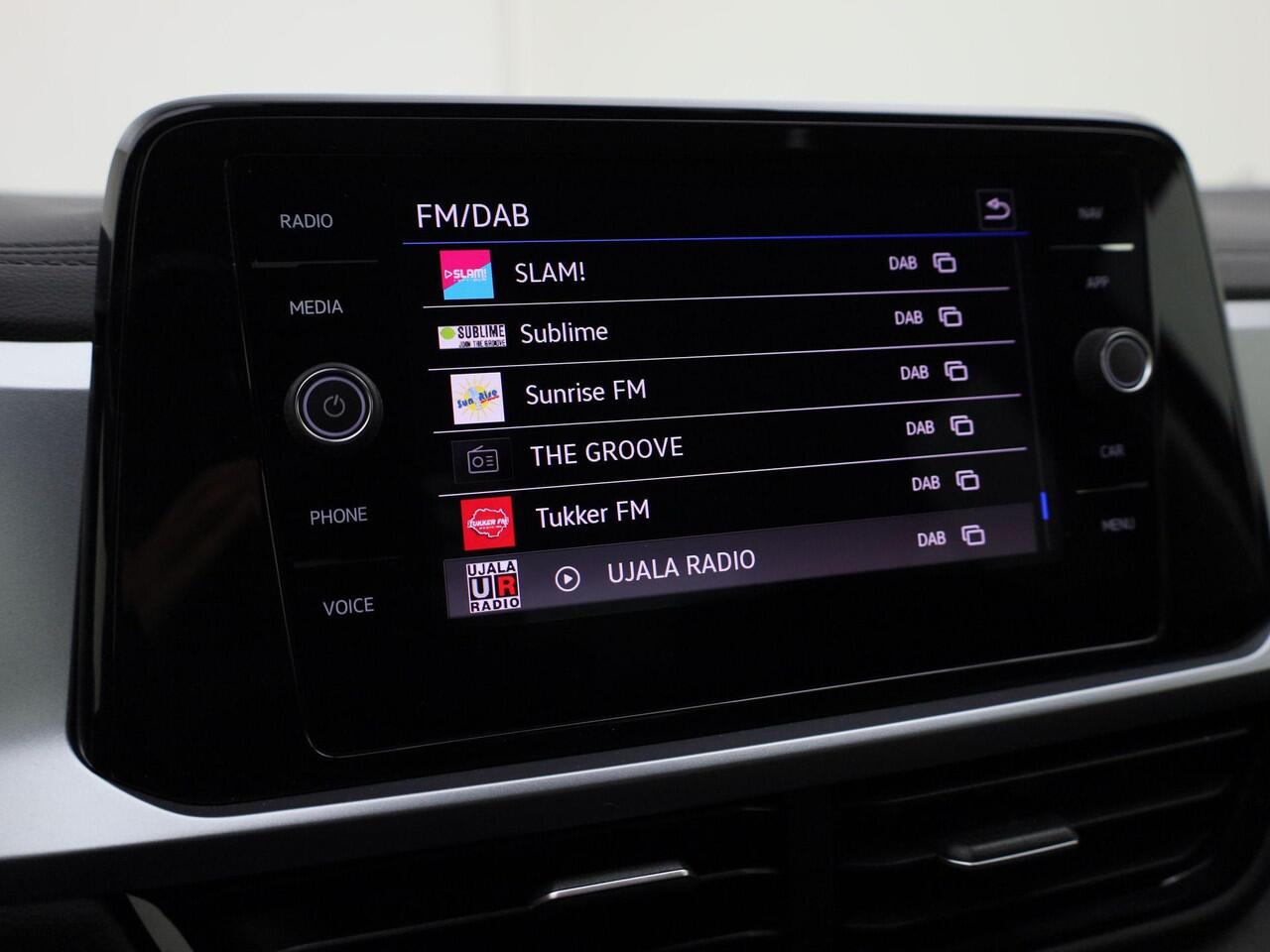 Volkswagen T-Roc 1.0TSI/110PK Life · Apple Carplay/Android Auto · Camera + Parkeersensoren · Lane assist · Garantie t/m 24-09-2026 of 100000km