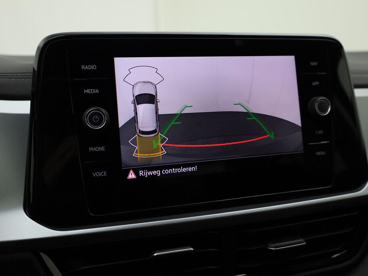 Volkswagen T-Roc 1.0TSI/110PK Life · Apple Carplay/Android Auto · Camera + Parkeersensoren · Lane assist · Garantie t/m 24-09-2026 of 100000km