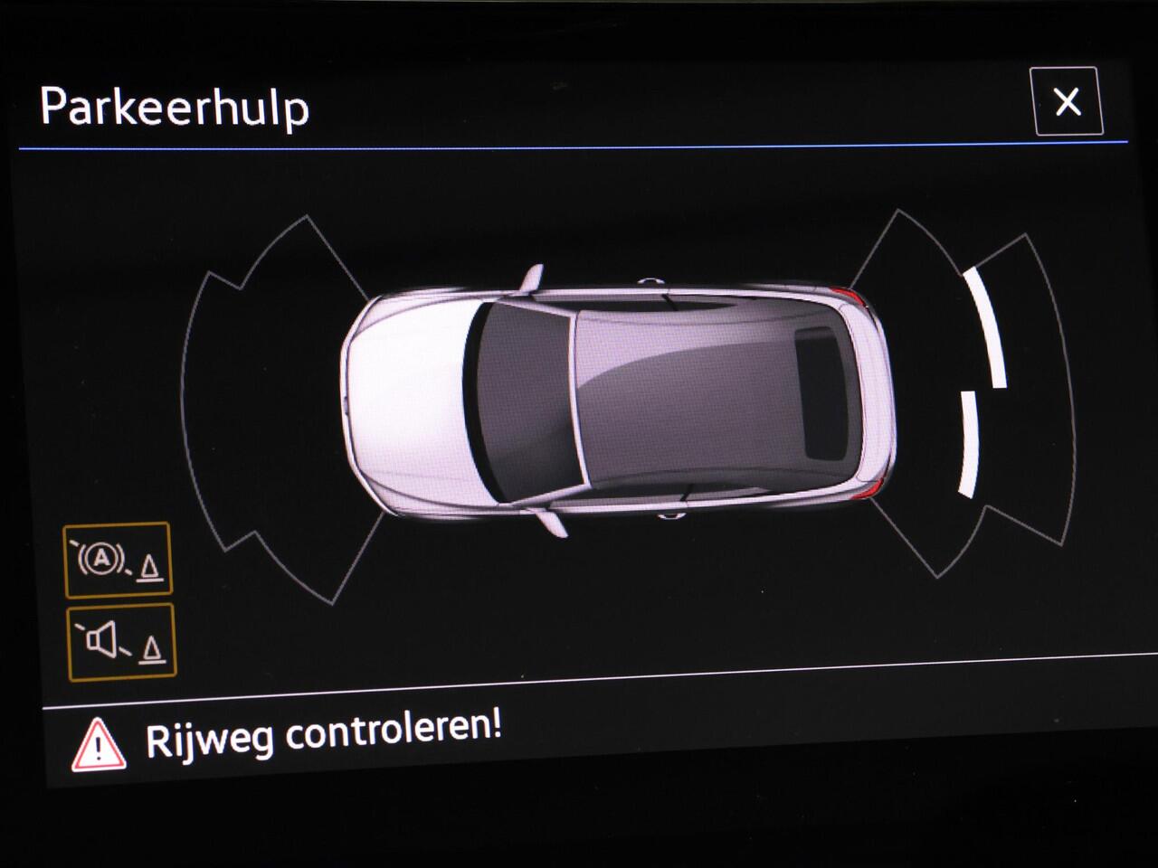Volkswagen T-Roc Cabrio 1.5 TSI 150pk DSG Style · Apple/Android Car Play · Stoelverwarming · Alarm · Navigatie · P-Sensoren · 17'' Inch ·