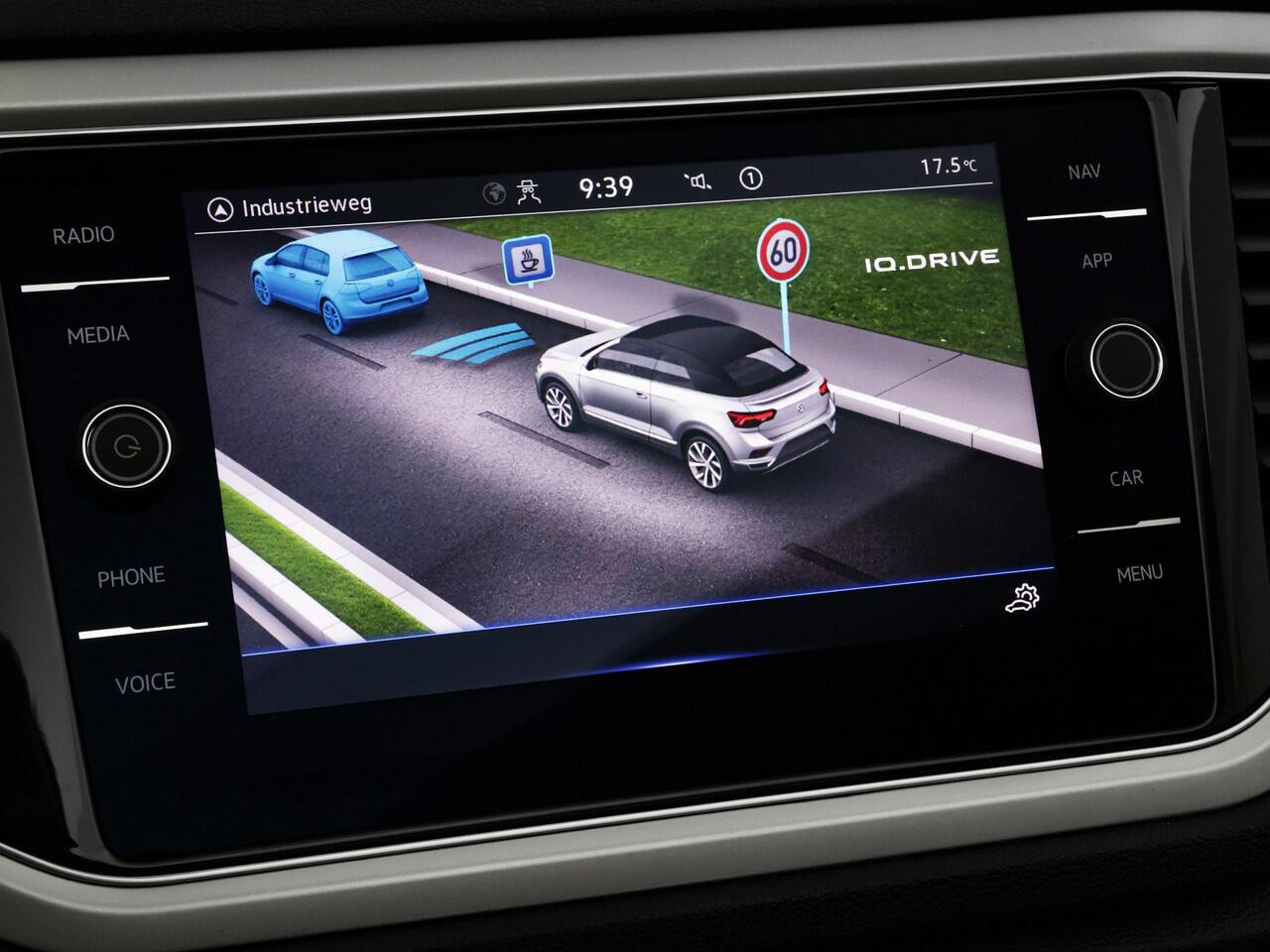 Volkswagen T-Roc Cabrio 1.5 TSI 150pk DSG Style · Apple/Android Car Play · Stoelverwarming · Alarm · Navigatie · P-Sensoren · 17'' Inch ·