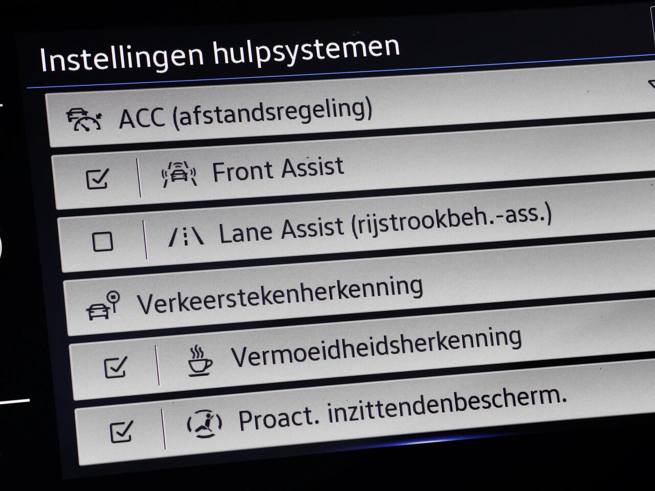 Volkswagen T-Roc Cabrio 1.5 TSI 150pk DSG Style · Apple/Android Car Play · Stoelverwarming · Alarm · Navigatie · P-Sensoren · 17'' Inch ·