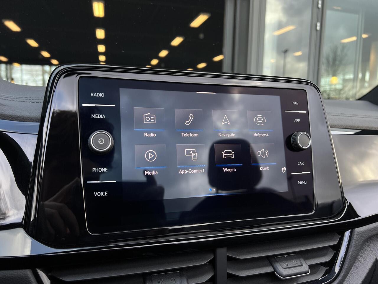 Volkswagen T-Roc Cabrio 1.5 TSI R-Line Automaat 150PK | Lederen bekleding | Carplay/Android | Adaptieve Cruise Control | 19'' Misano Velgen | Achteruitrijcamera