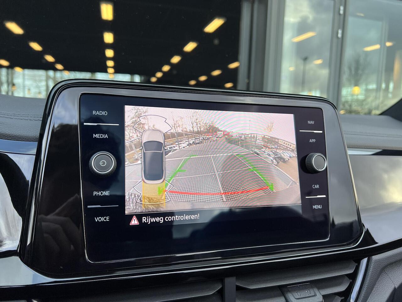 Volkswagen T-Roc Cabrio 1.5 TSI R-Line Automaat 150PK | Lederen bekleding | Carplay/Android | Adaptieve Cruise Control | 19'' Misano Velgen | Achteruitrijcamera