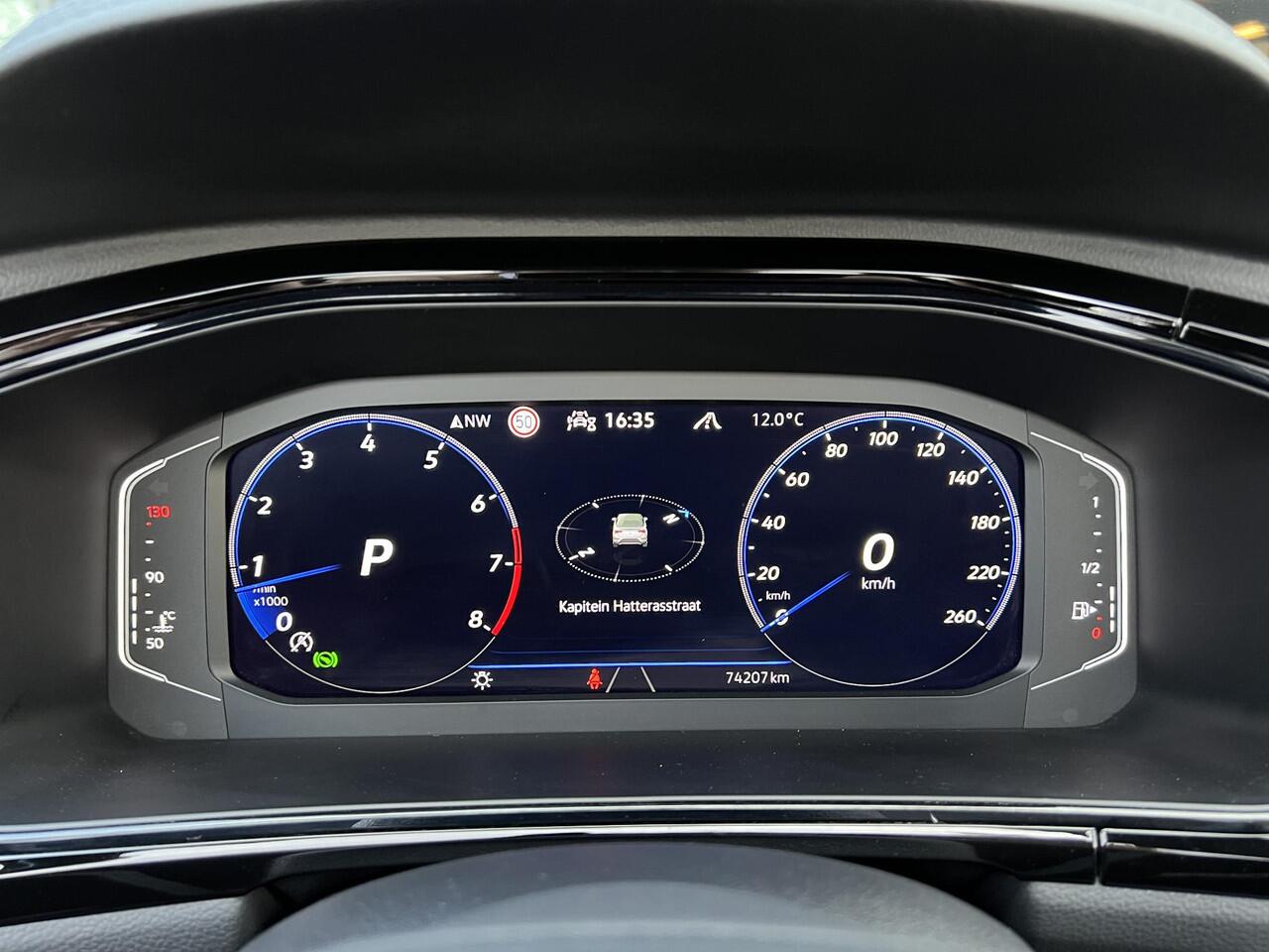 Volkswagen T-Roc Cabrio 1.5 TSI R-Line Automaat 150PK | Lederen bekleding | Carplay/Android | Adaptieve Cruise Control | 19'' Misano Velgen | Achteruitrijcamera