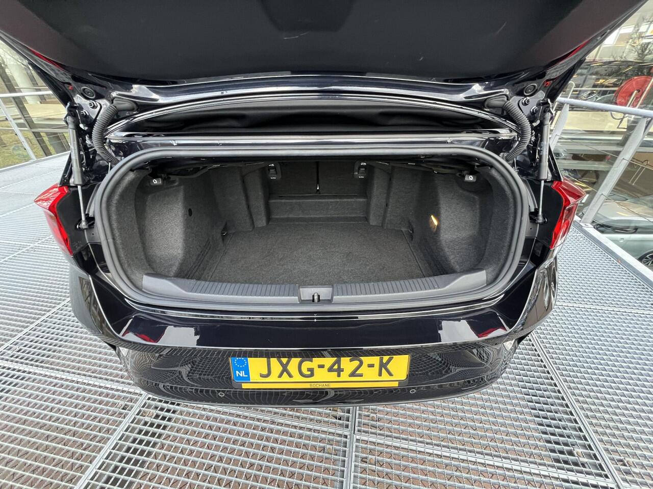 Volkswagen T-Roc Cabrio 1.5 TSI R-Line Automaat 150PK | Lederen bekleding | Carplay/Android | Adaptieve Cruise Control | 19'' Misano Velgen | Achteruitrijcamera