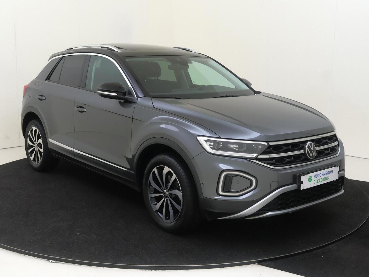 Volkswagen T-Roc 1.5 TSI Style | Panoramadak | Trekhaak | Keyless | Digital cockpit Pro | Achteruitrijcamera | Parkeerassistent | Adaptieve cruise control | Stoelverwarming |