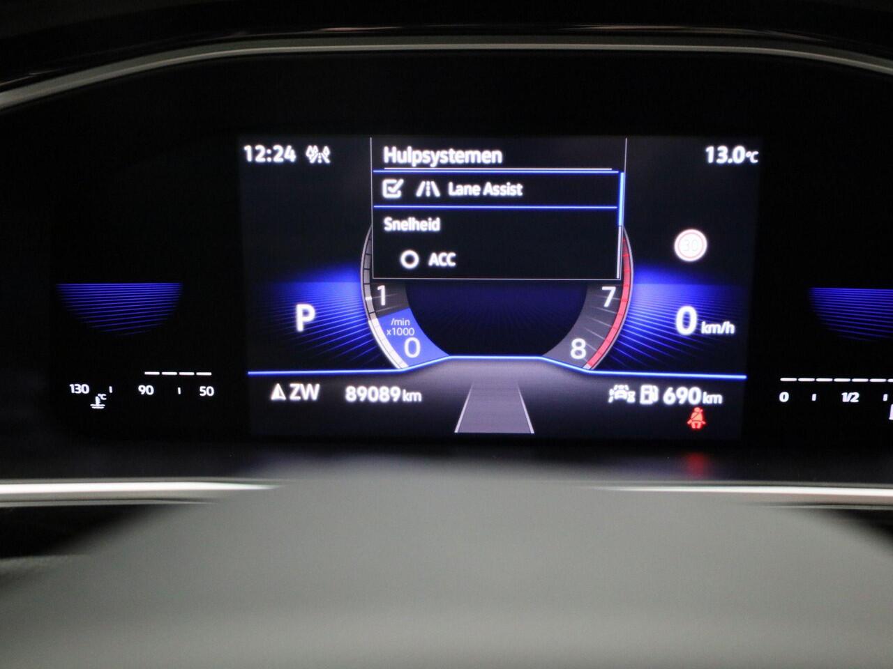 Volkswagen T-Roc 1.5TSI/150PK DSG R-Line · Navigatie · Apple/Android Car Play · Camera + Parkeersensoren · Stoelverwarming ·