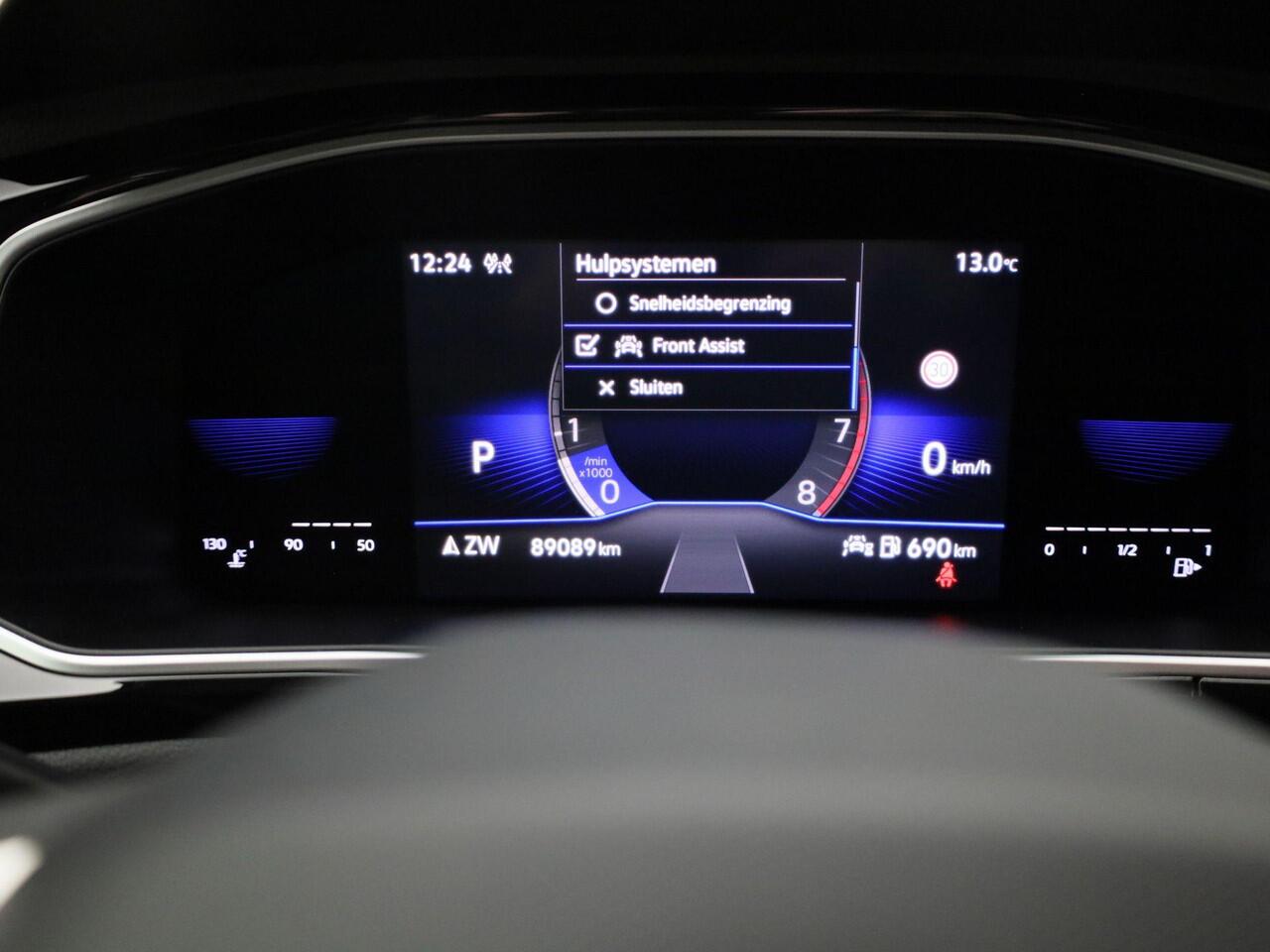 Volkswagen T-Roc 1.5TSI/150PK DSG R-Line · Navigatie · Apple/Android Car Play · Camera + Parkeersensoren · Stoelverwarming ·