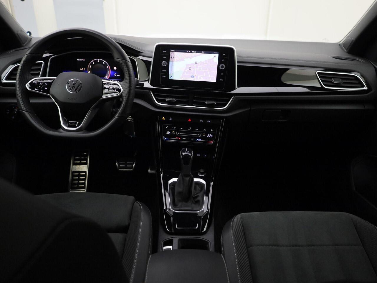 Volkswagen T-Roc 1.5TSI/150PK DSG R-Line · Navigatie · Apple/Android Car Play · Camera + Parkeersensoren · Stoelverwarming ·