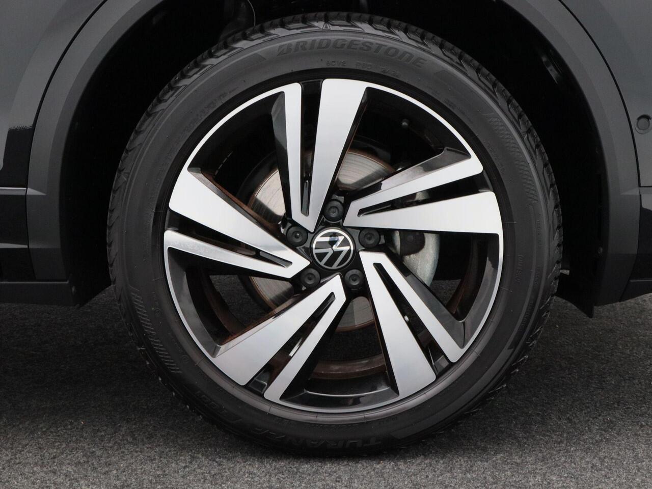 Volkswagen T-Roc 1.5 TSi R-Line Business+ 150 Pk Automaat | Stoel/Stuur verwarming | Adaptive Cruise | Navigatie | CarPlay | Camera | 18 Inch | 13.144Km !!