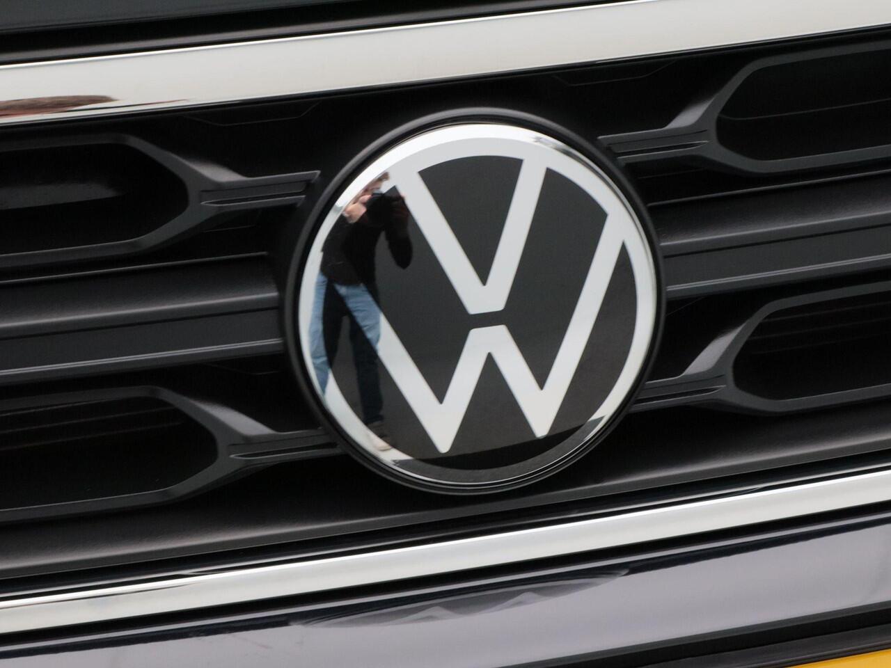 Volkswagen T-Roc 1.5 TSi R-Line Business+ 150 Pk Automaat | Stoel/Stuur verwarming | Adaptive Cruise | Navigatie | CarPlay | Camera | 18 Inch | 13.144Km !!