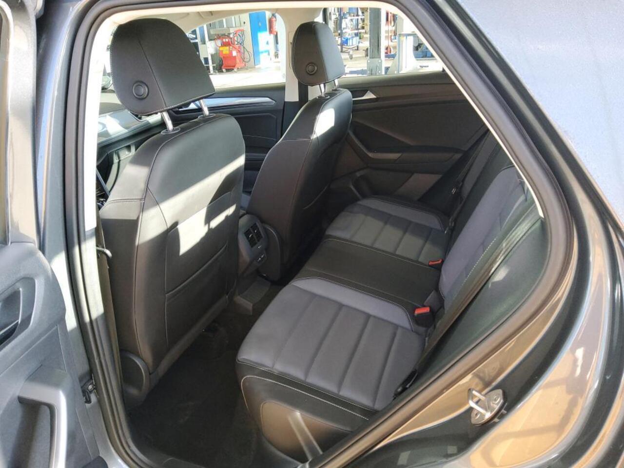 Volkswagen T-Roc 1.5 TSI Panodak | Vol Leer | Facelift | Virtual | Memory | Achteruitrijcamera | Carplay/Android | DCC |