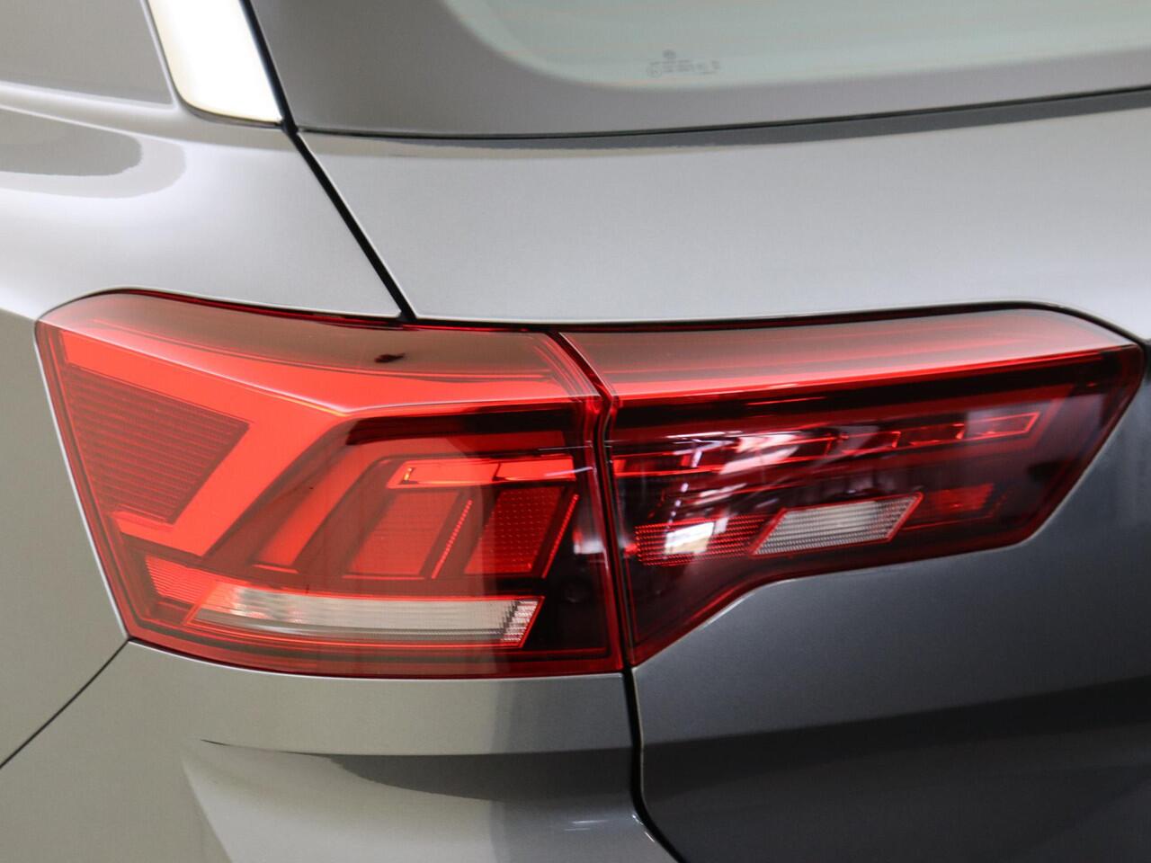 Volkswagen T-Roc 1.0 TSI Life | CarPlay | Adaptieve cruise control | Parkeerassistent | Elektrisch inklapbare buitenspiegels | Airco | Parkeersensoren | Bluetooth |